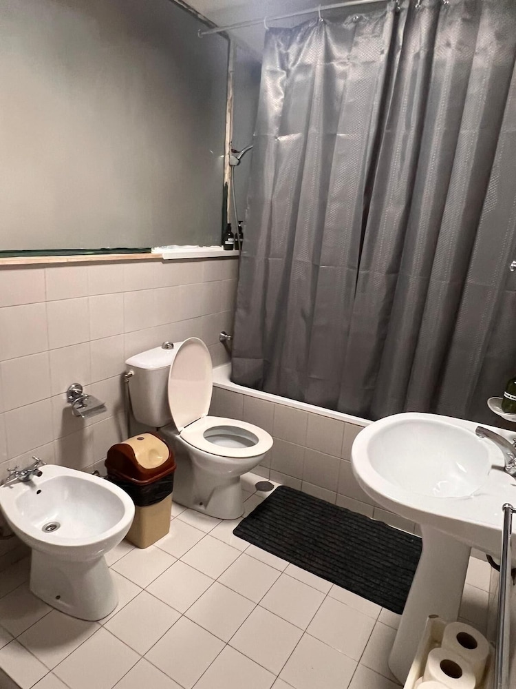 Basic Double or Twin Room (Quarto 3 andar frente) photo 2