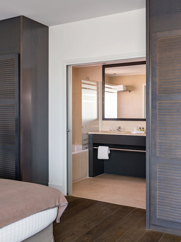 Superior Double Room, 1 Queen Bed, Terrace - Photo 12