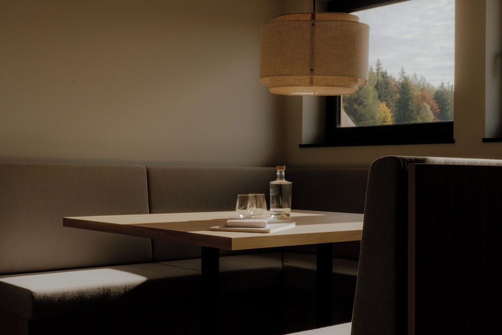 Suite, Lake View