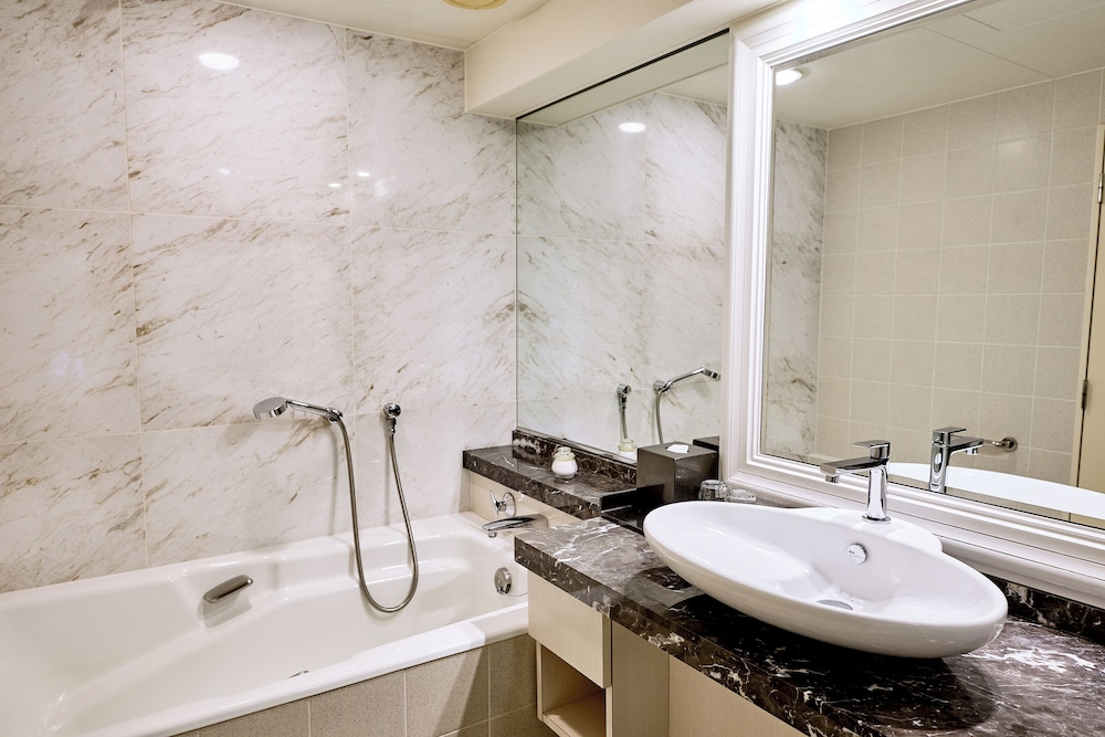 Classic Room, 1 King Bed, Bay View (High Floor)