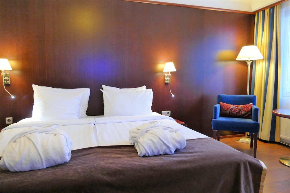 Superior Double Room, 1 King Bed, City View photo 2
