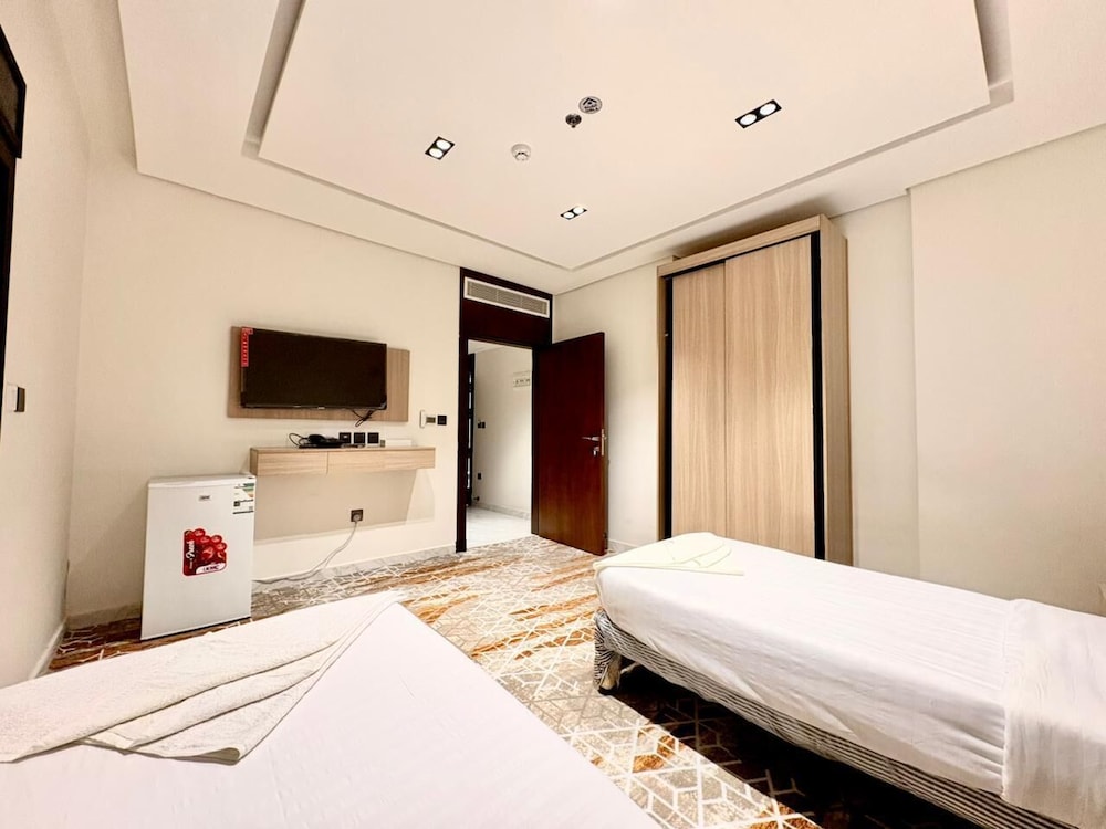 Basic Double or Twin Room, City View photo 3