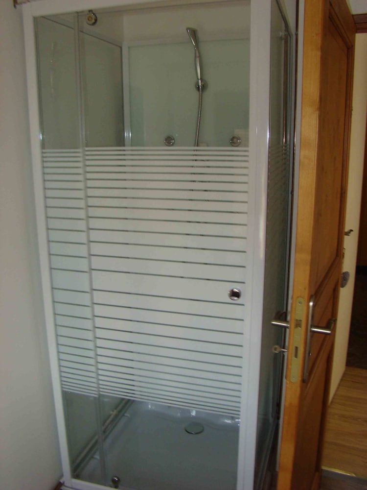 Standard Double Room - Photo 5
