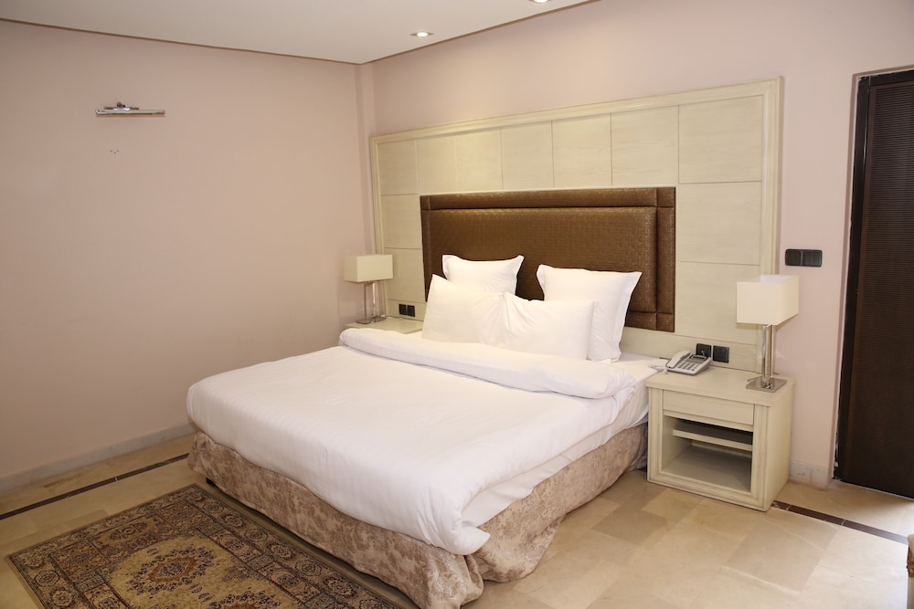 Deluxe Double Room, 1 King Bed photo 2