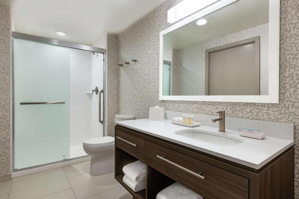 Suite, 1 King Bed, Accessible, Non Smoking (Hearing) - Photo 10