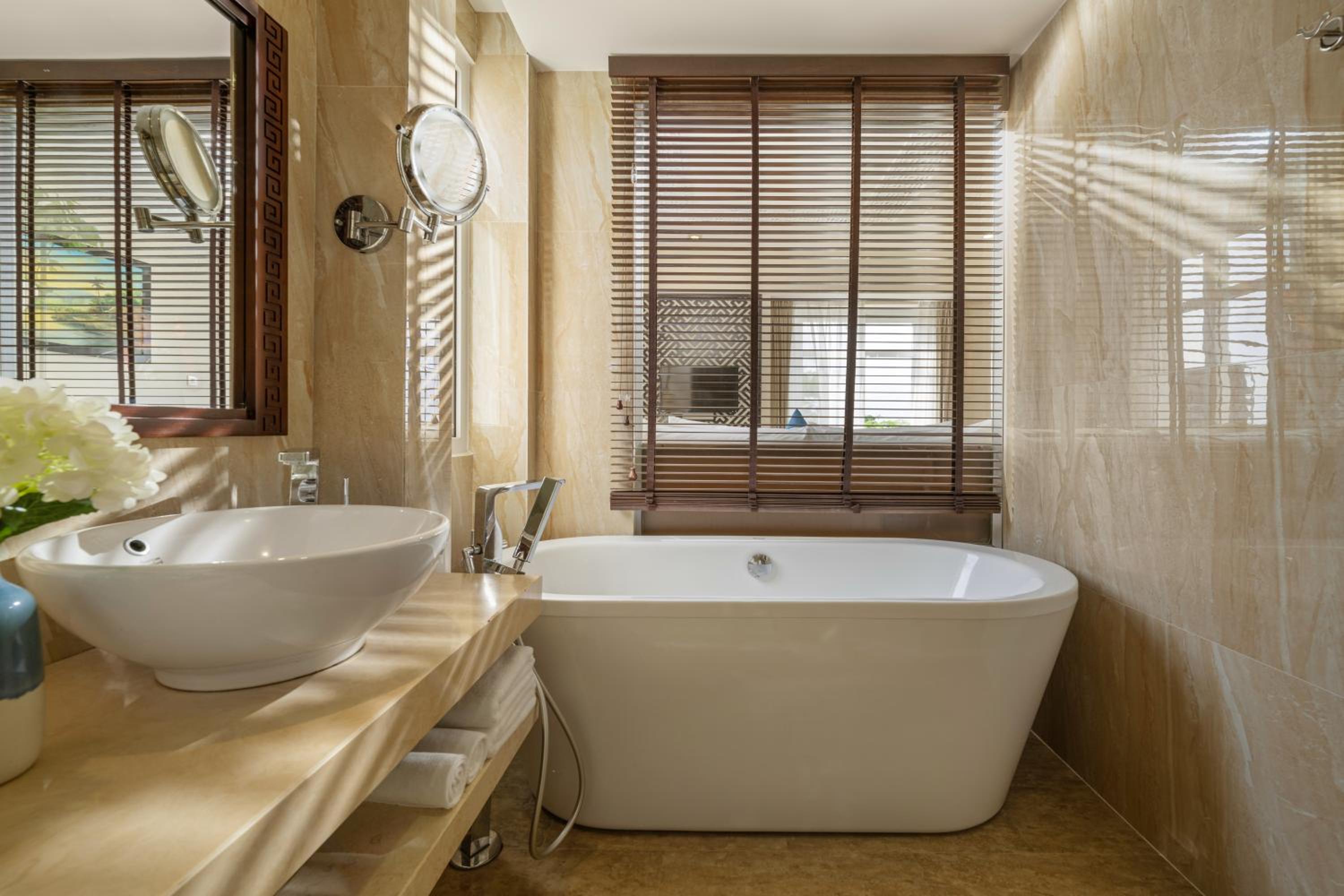 Deluxe Room with City View photo 2