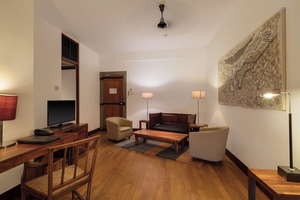 Suite - Photo 3