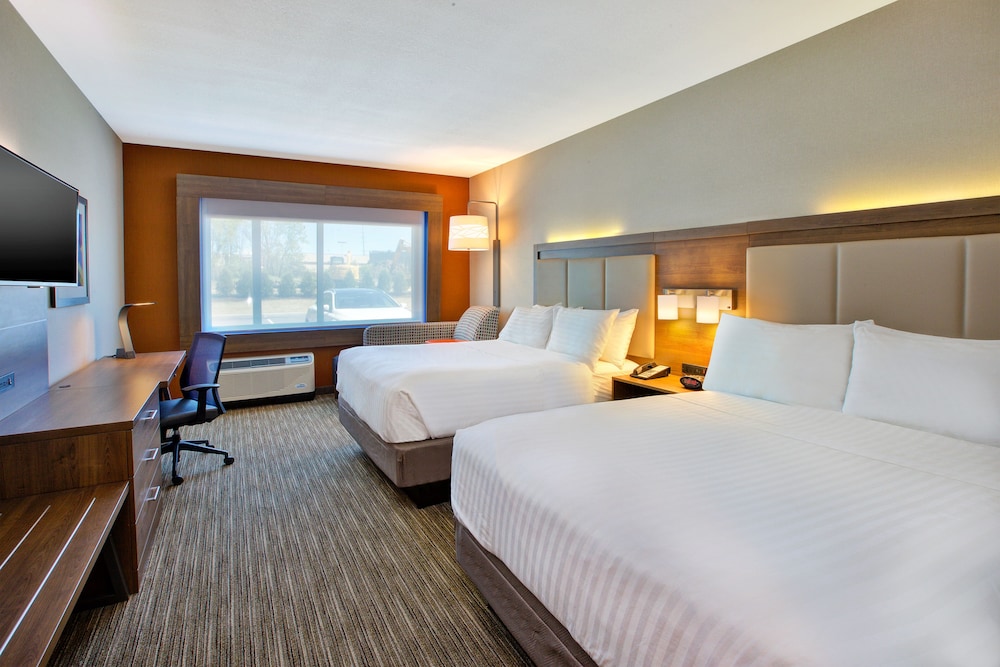 Suite, 2 Queen Beds, Accessible (Mobility, Accessible Tub) photo 1