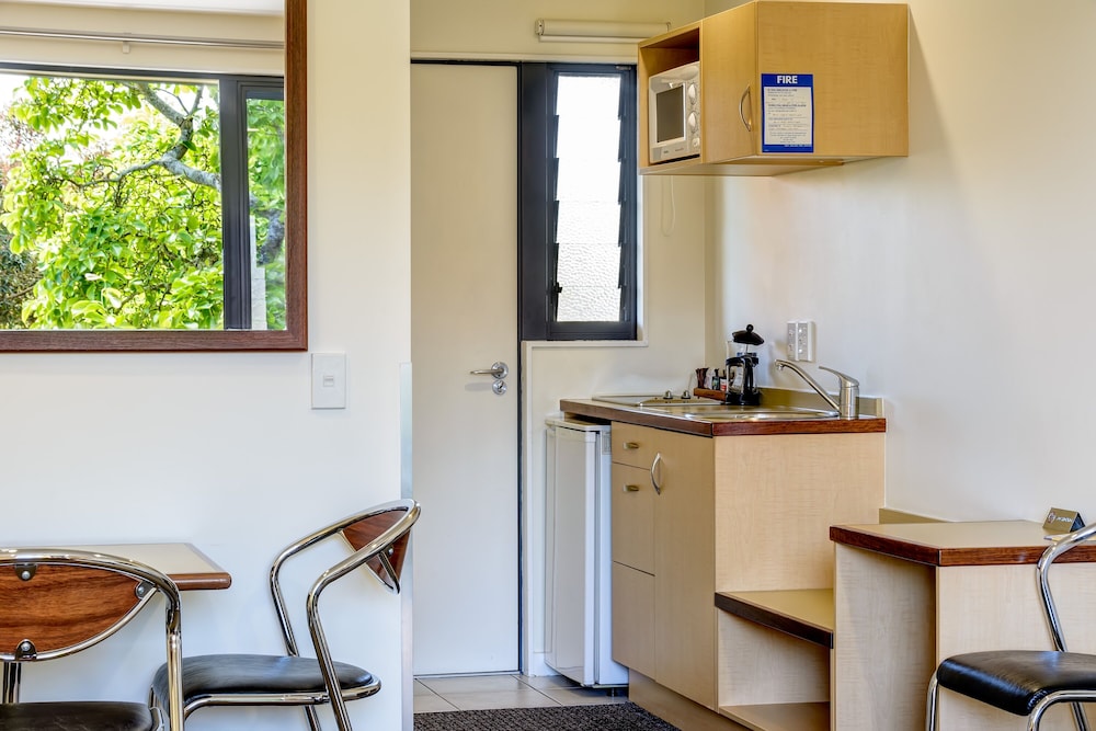 Standard Suite, 1 Bedroom, Non Smoking, Kitchenette (Spa Bath) photo 2