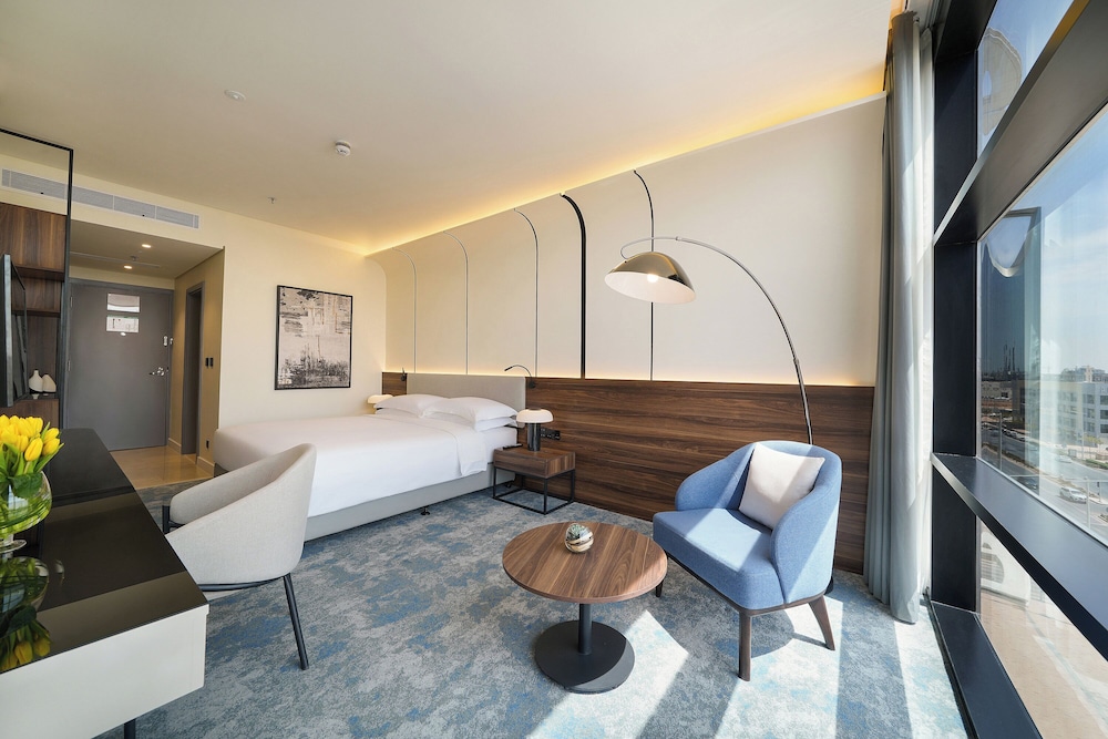 Deluxe Room, 1 King Bed (Olaya Street View)