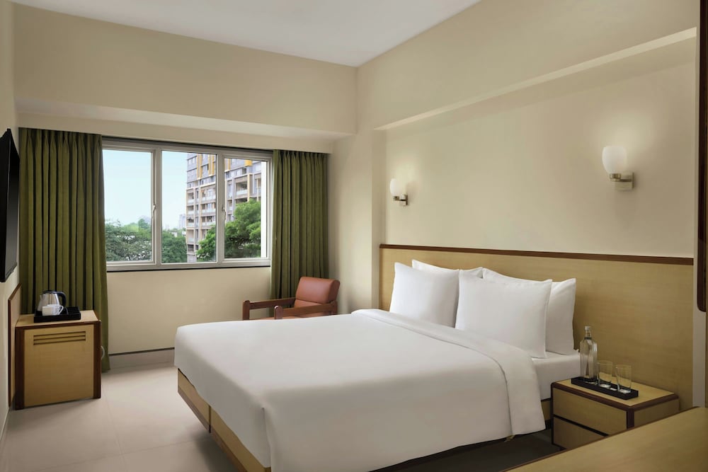 Room, 1 Queen Bed, City View