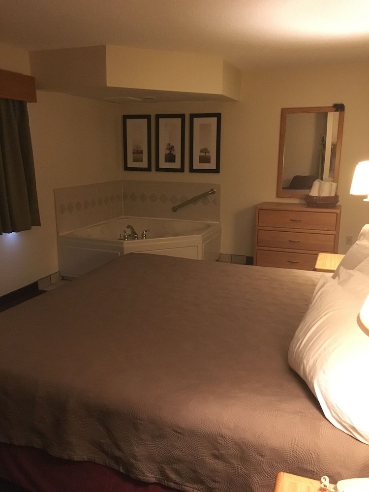 2 Room Suite, 1 King Bed and Sofa Bed, Jetted Tub