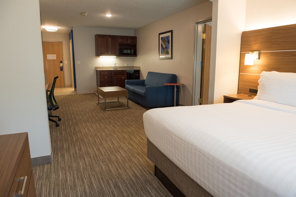 Suite, Multiple Beds - Photo 1