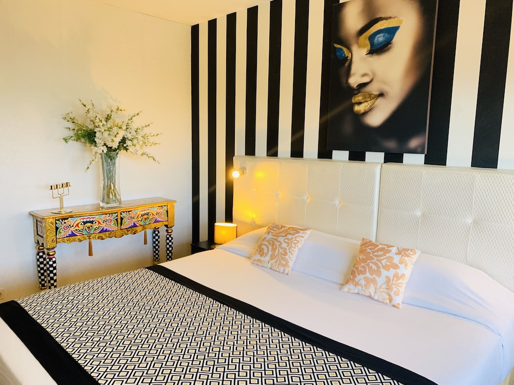 PRESTIGE KING SIZE BED