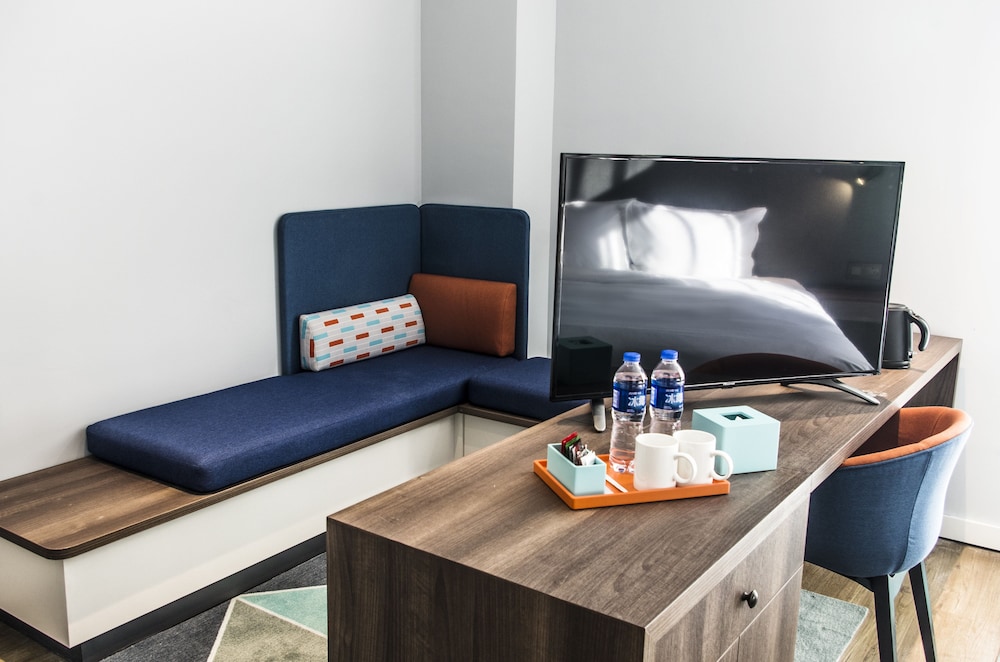 Standard Room, 1 King Bed (Extra Floor Space) - Photo 4