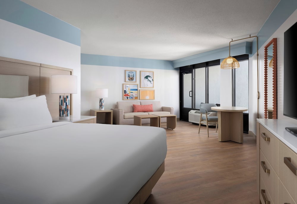 Suite, 1 King Bed, Ocean View