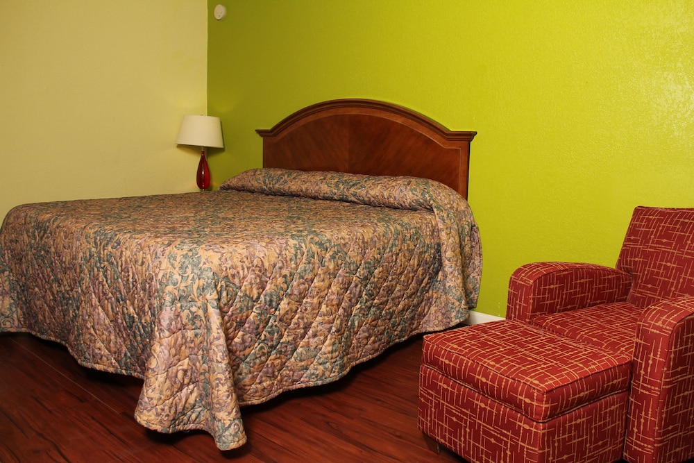 Standard Room, 1 King Bed, Non Smoking photo 1