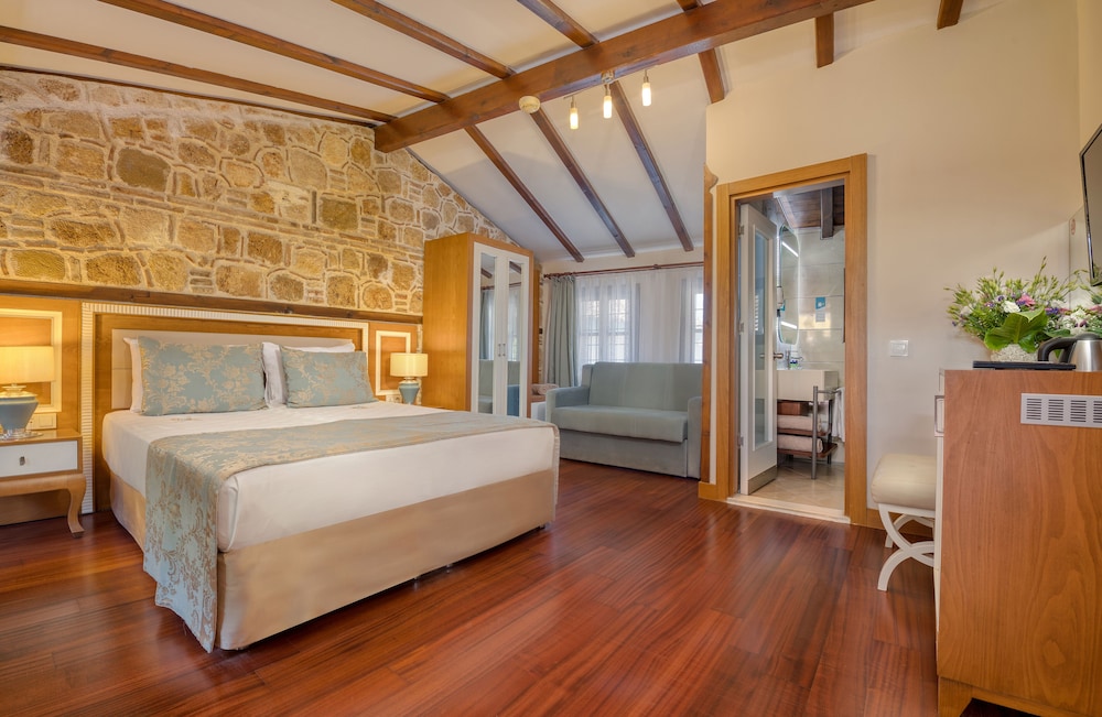 Deluxe Double or Twin Room - Photo 1