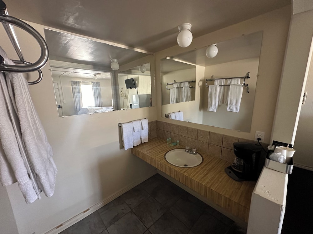 Standard Room, 2 Double Beds photo 2
