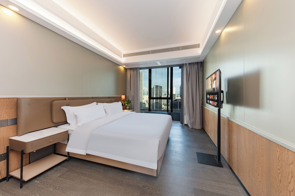 Deluxe City View King Room (Smart Guest Control+Refrigerator+Washing Machine)