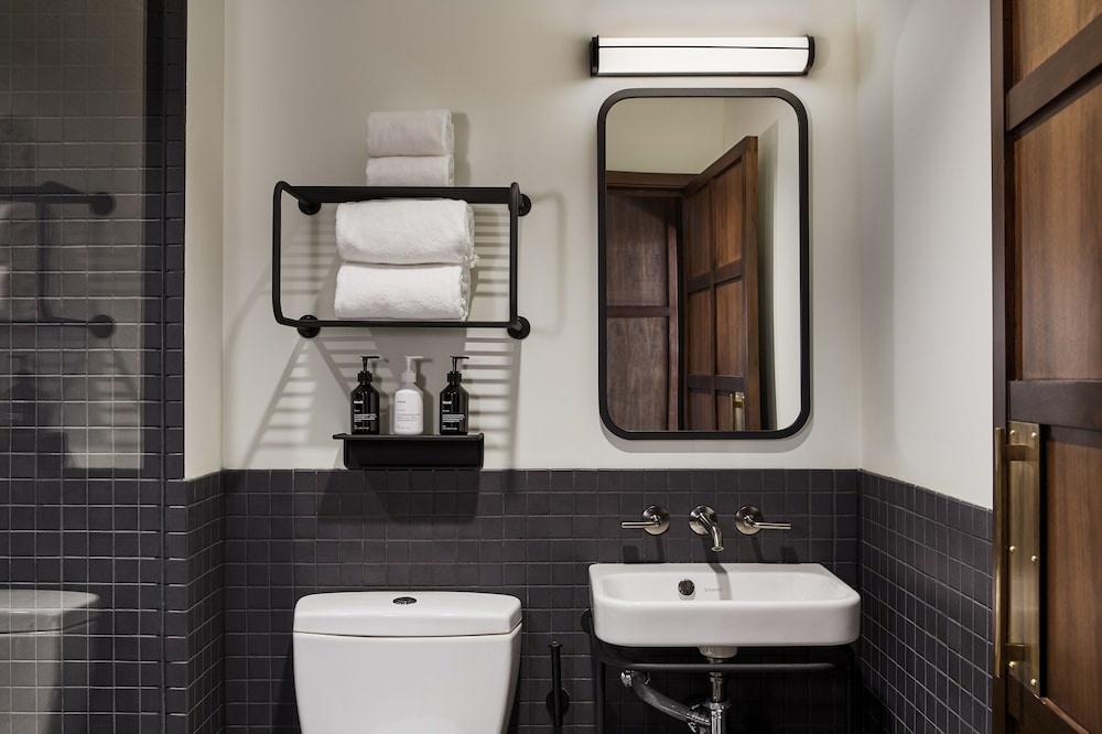 Roomy 2 Beds - Photo 7