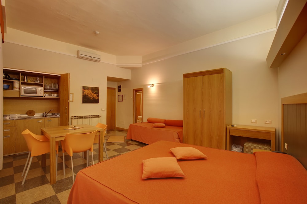 Standard Apartment, Kitchenette