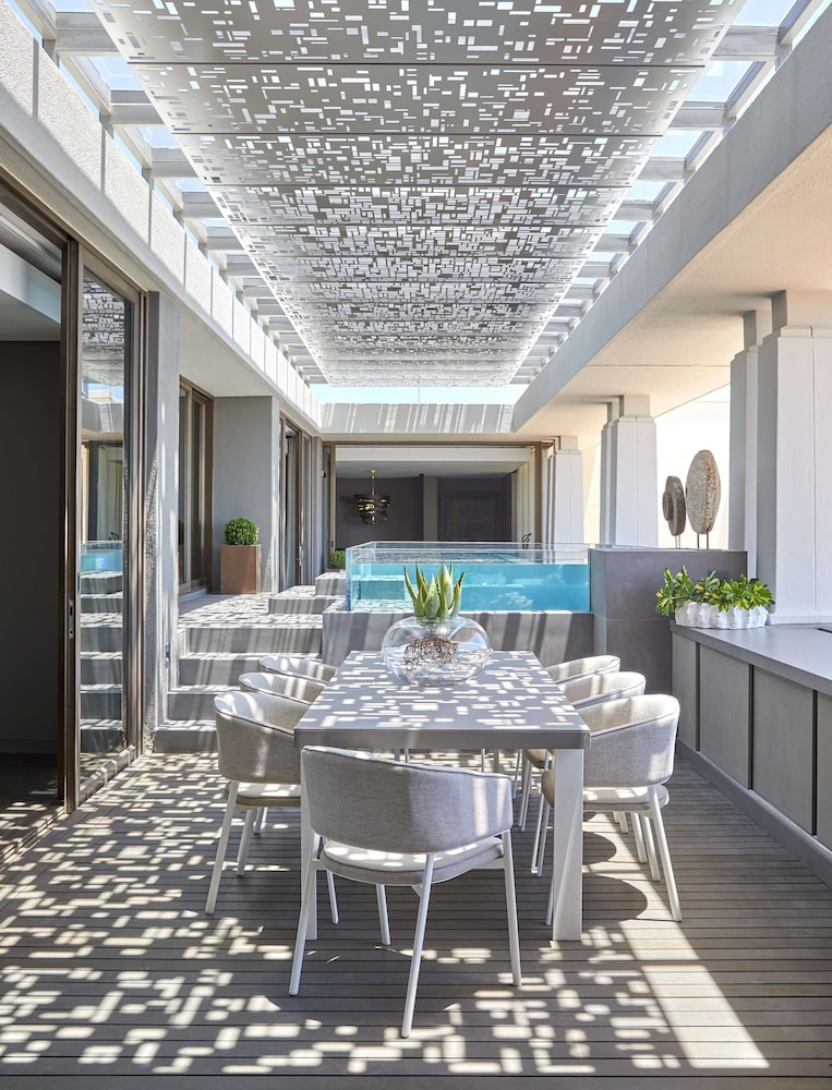 Penthouse (lion's Head)