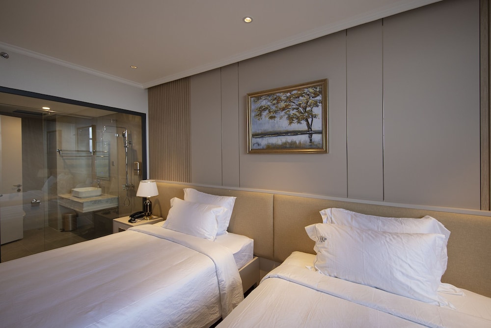 Deluxe Twin Room, Hill View - Photo 12