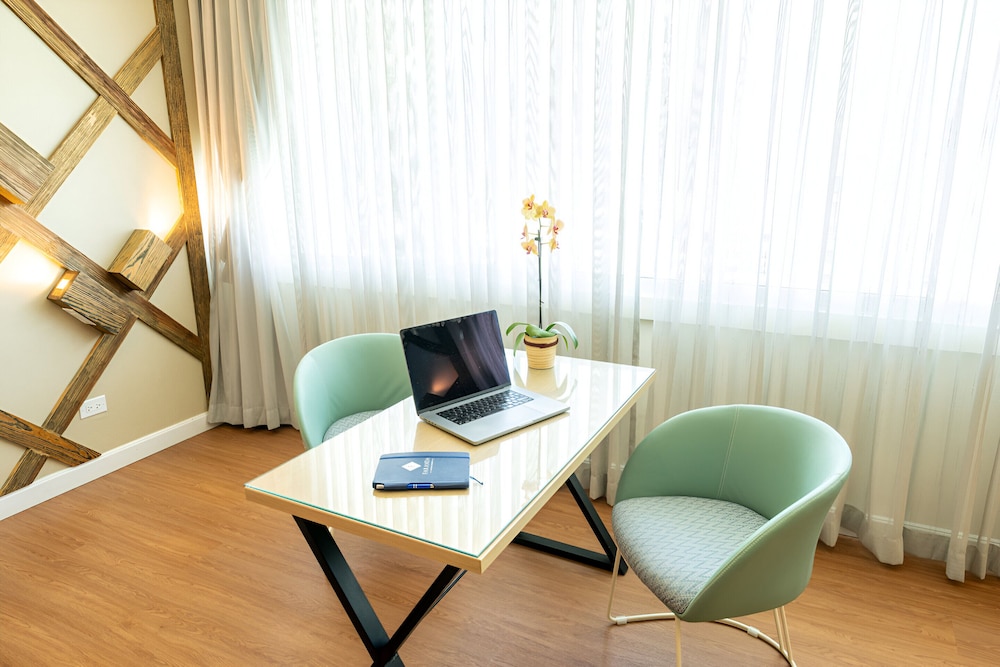 2 Double Beds Premium Room, City View - Photo 7