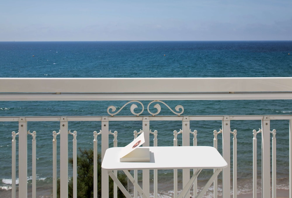 Suite, 1 King Bed, Sea View