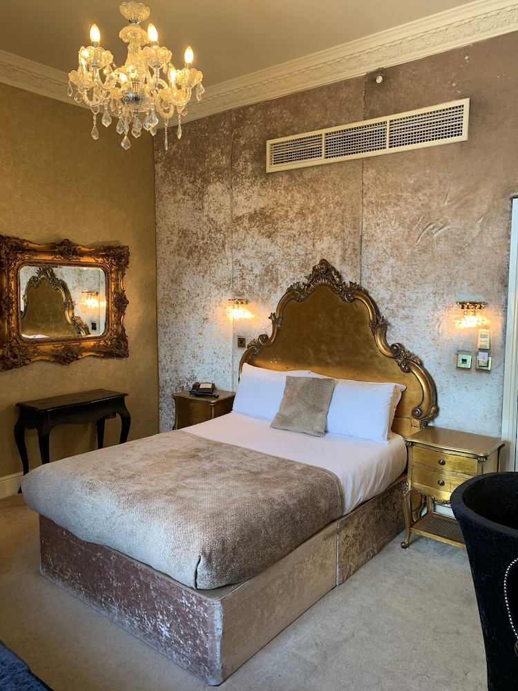 Standard Double Room (Sleeps 2) photo 3