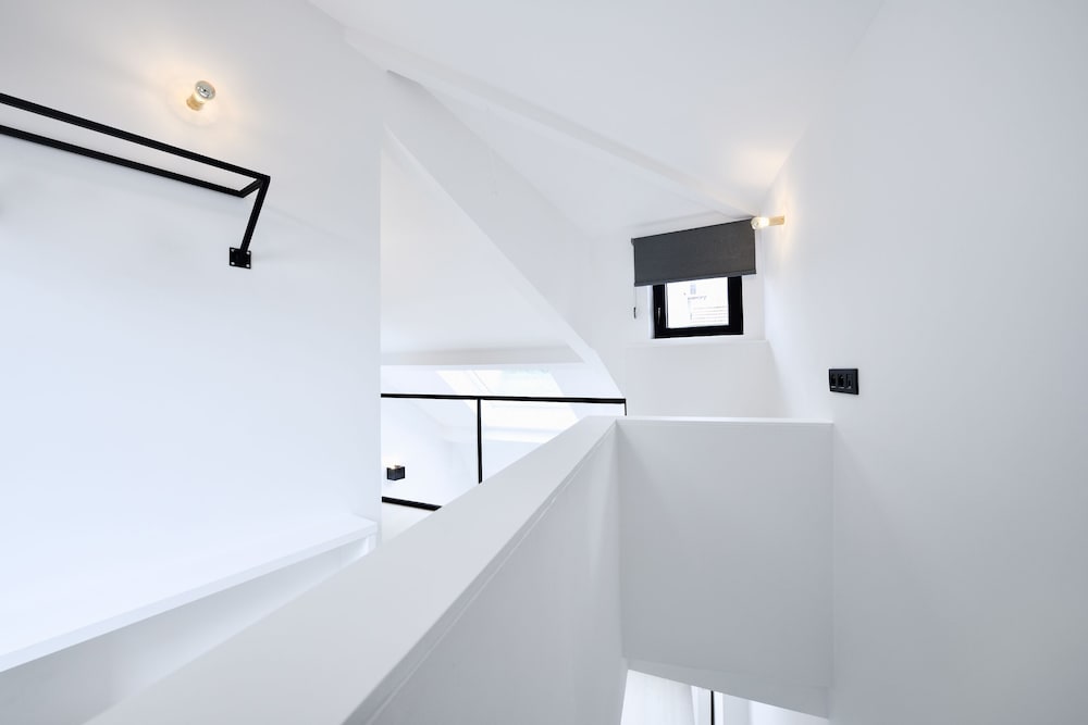 Duplex, Private Bathroom (4) - Photo 4