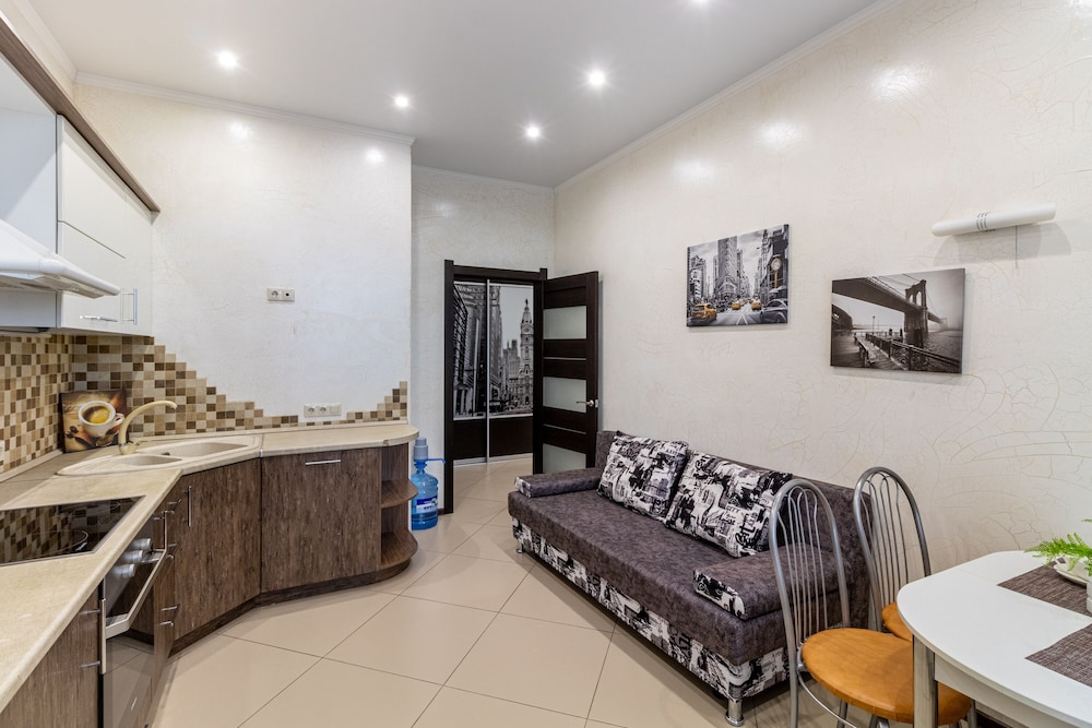Comfort Apartment, 1 Queen Bed with Sofa bed, Non Smoking, City View photo 2