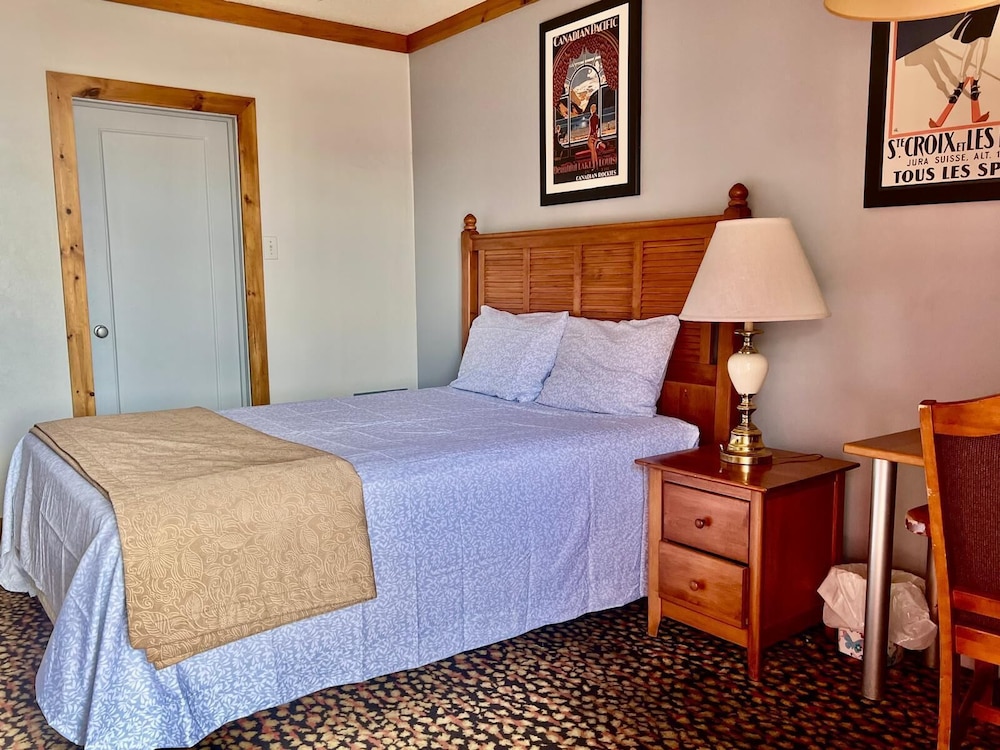 Standard Room, 1 Queen Bed