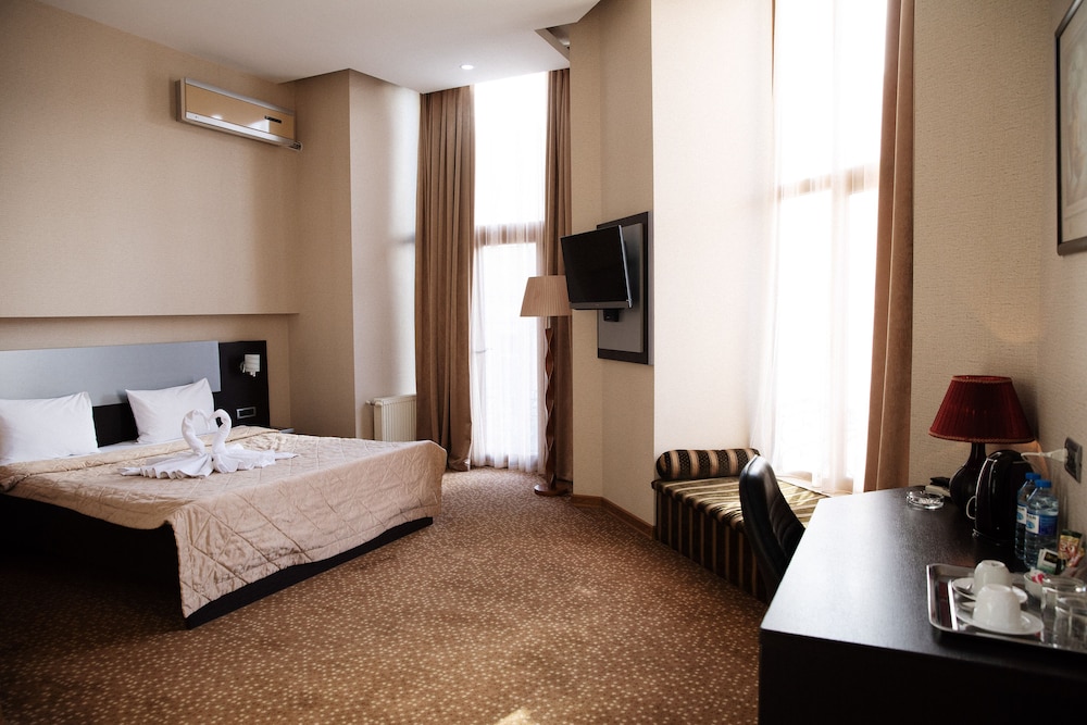 Executive Studio Suite, 1 King Bed, City View photo 3