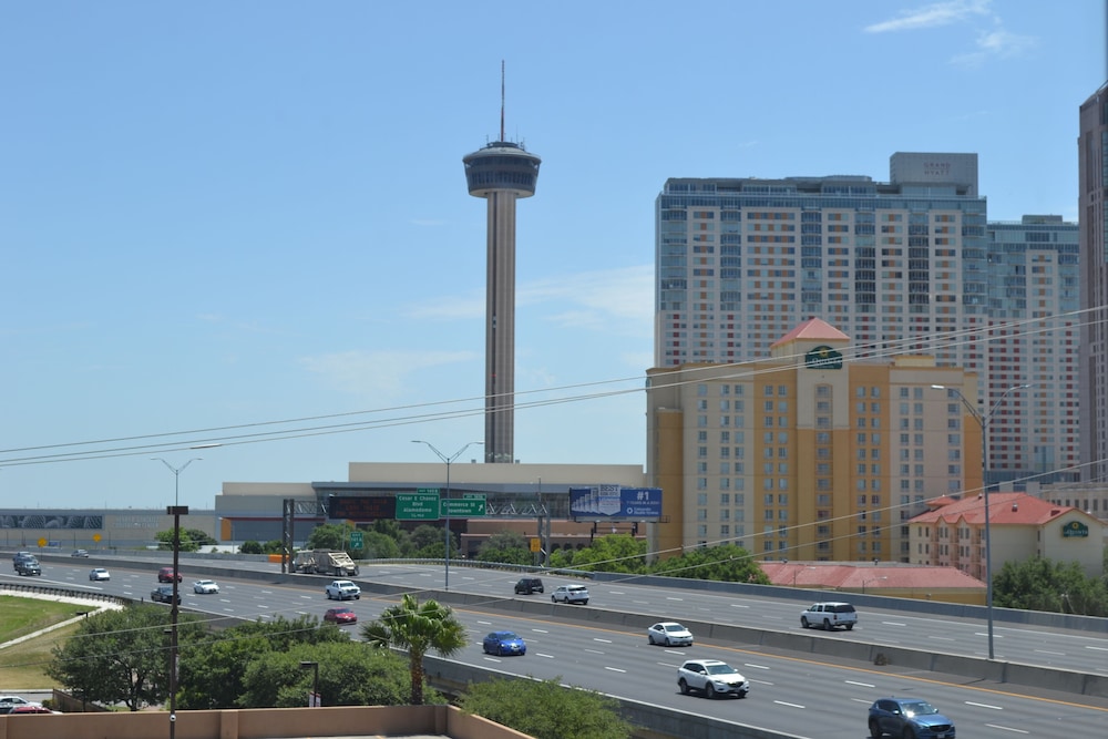 Suite, Multiple Beds, Non Smoking - Photo 4