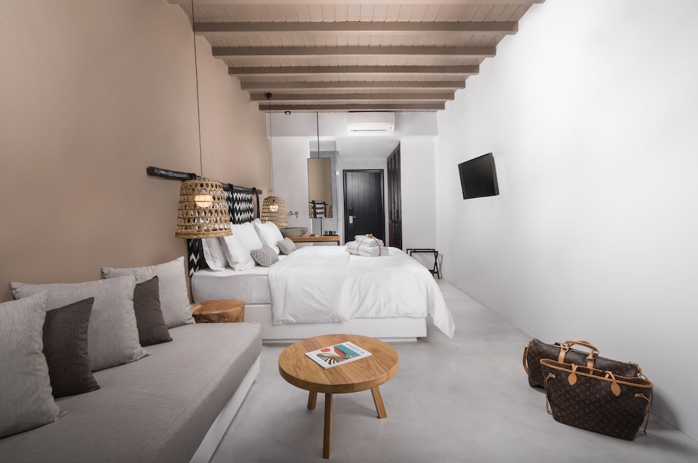 Deluxe Room (Pool Experience)
