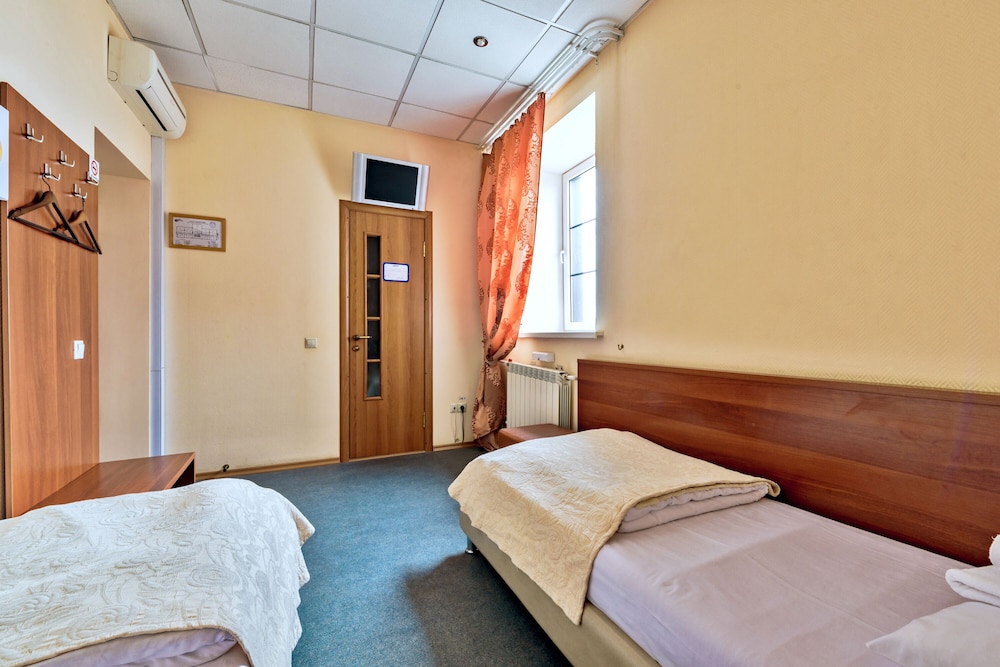 Economy Twin Room, 2 Twin Beds photo 3