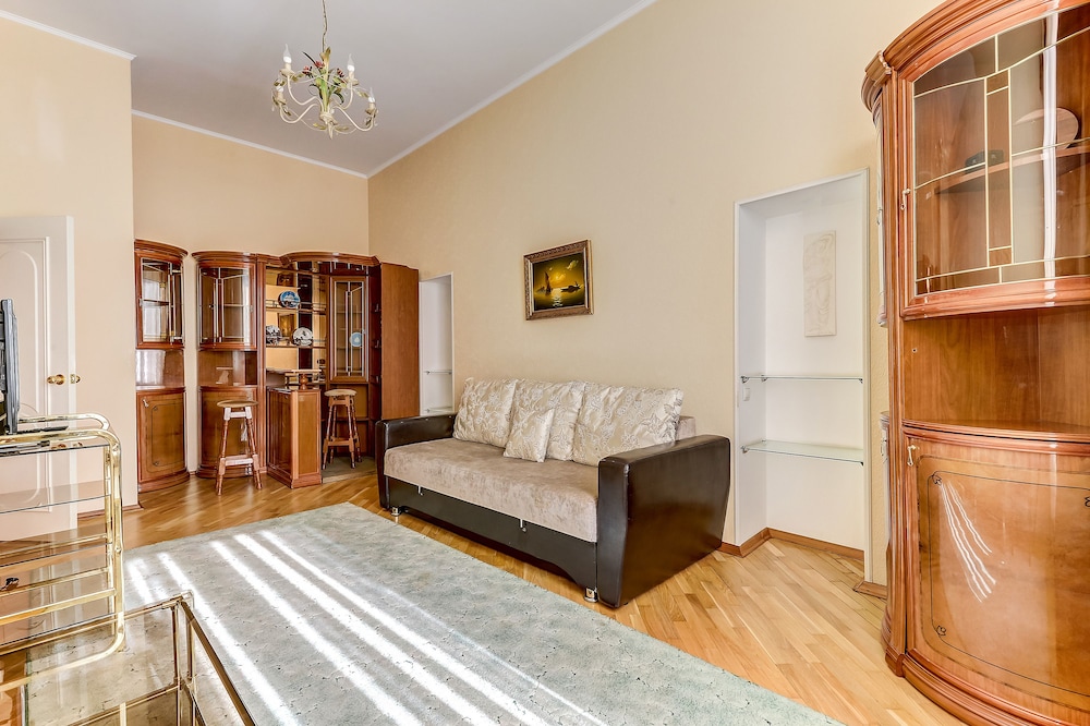 Apartment, 4 Bedrooms (Malaya Morskaya, 19)