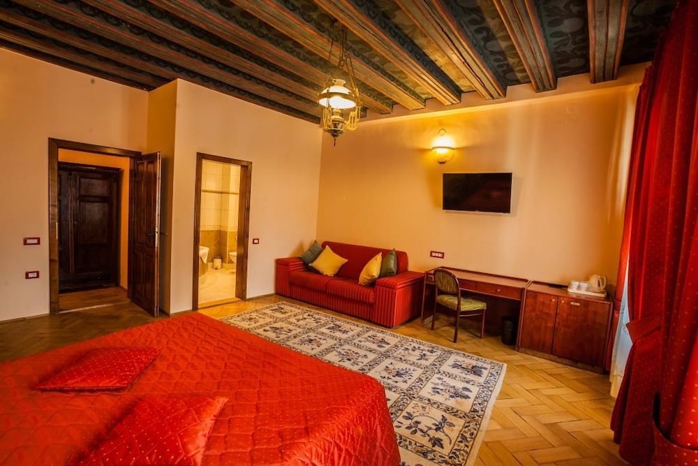 Deluxe Double Room with view - Photo 8