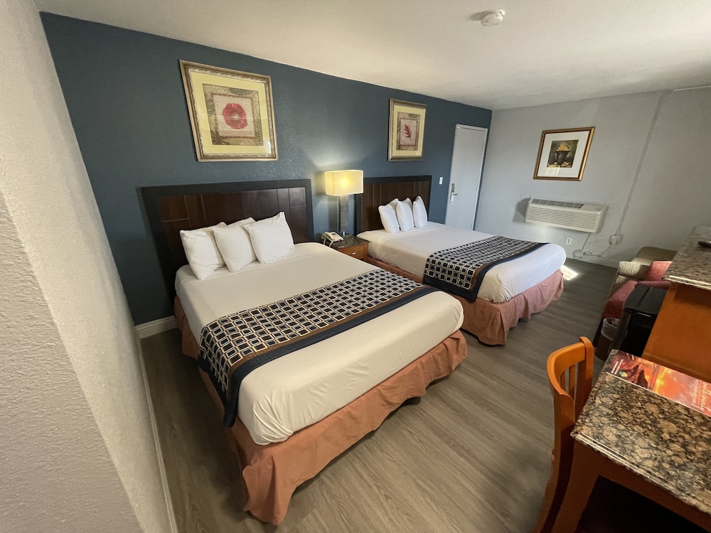 Deluxe Room, 2 Queen Beds, Non Smoking