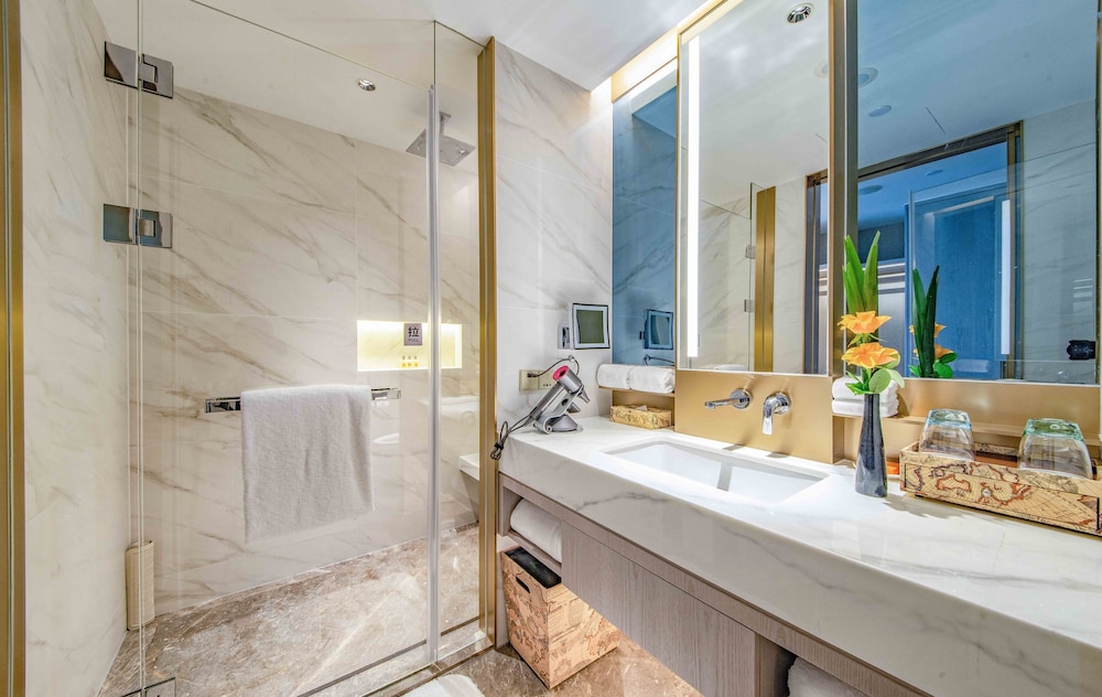 Premium Room, 1 King Bed, Accessible, Lake View