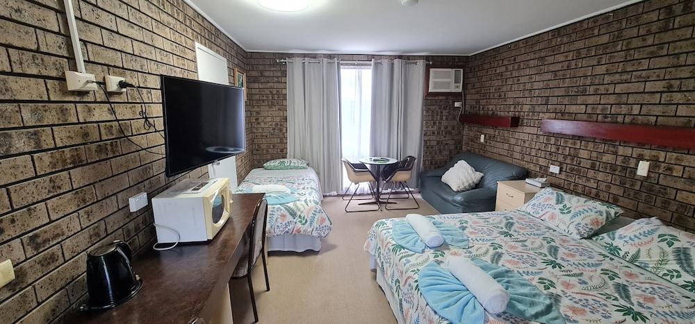 Classic Twin Room, Non Smoking, Ground Floor photo 1