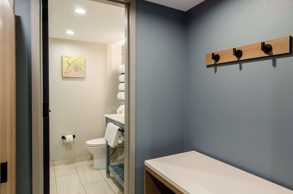 Suite, Multiple Beds, Non Smoking (Upgrade) photo 2