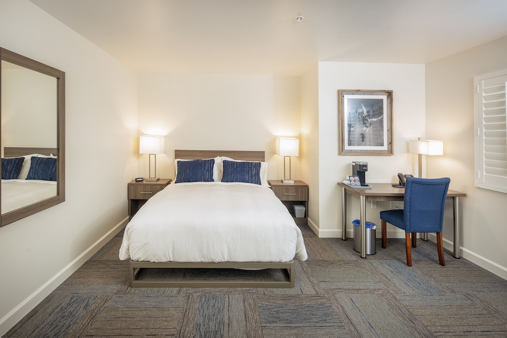Deluxe Room, 1 Queen Bed