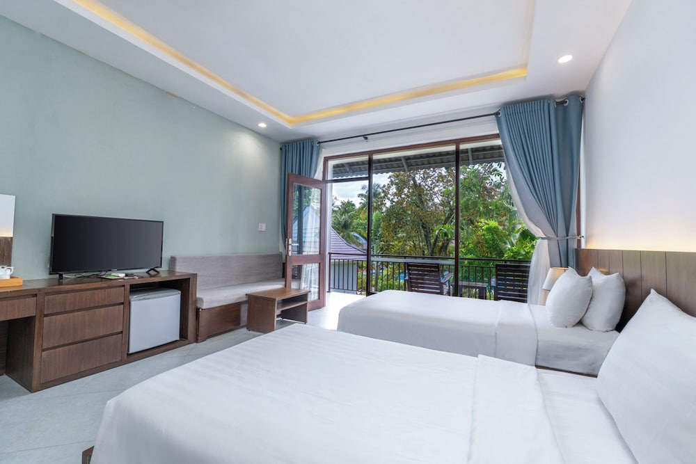 Deluxe Double or Twin Room, 1 Bedroom, Pool View - Photo 2