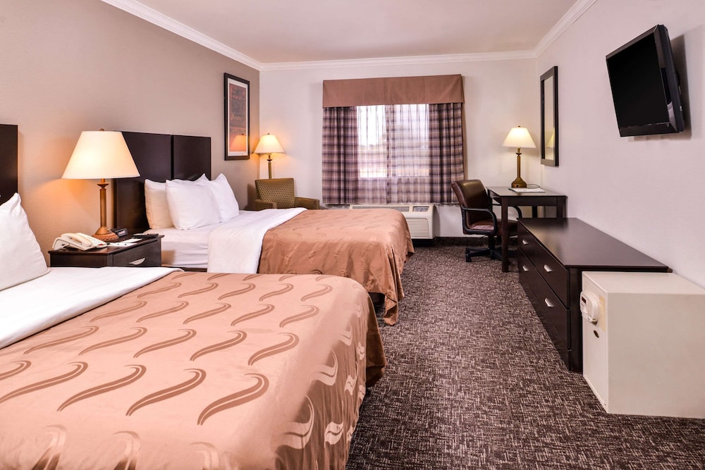Standard Room, 2 Queen Beds, Non Smoking - Photo 2