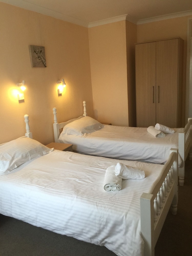 Basic Twin Room photo 2