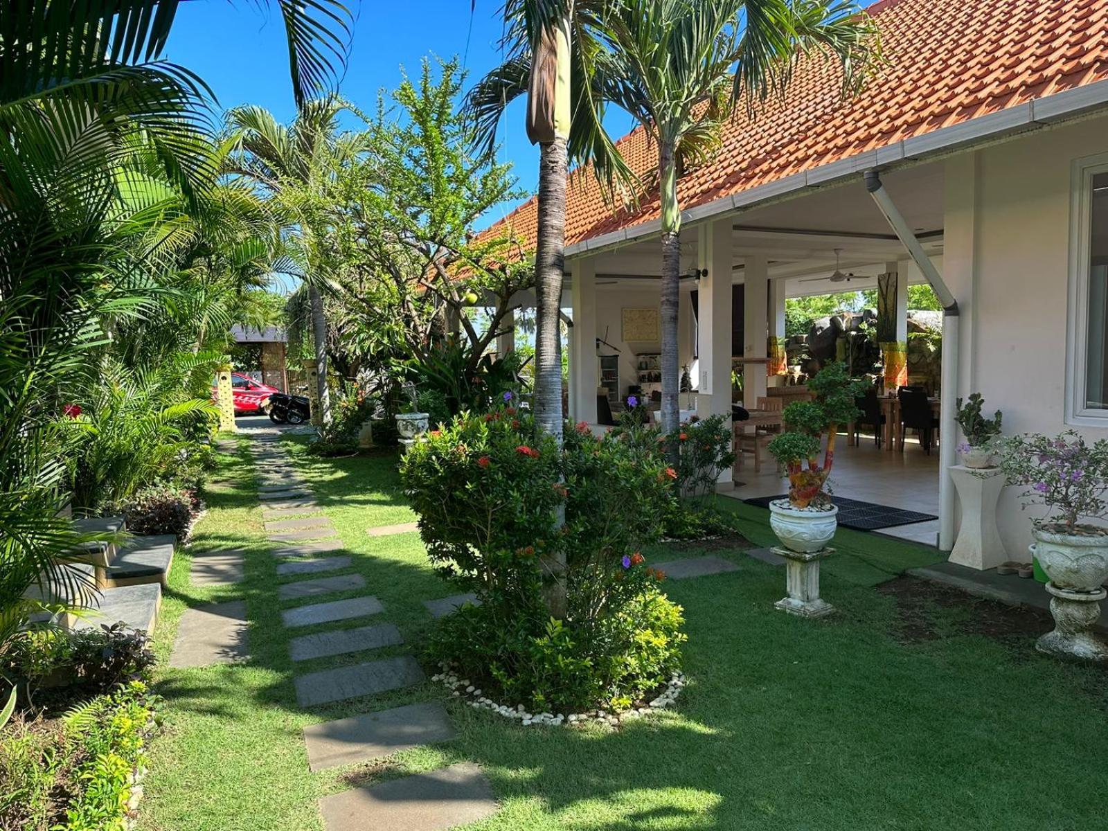 Deluxe Twin Room with Balcony and Garden View - Photo 5