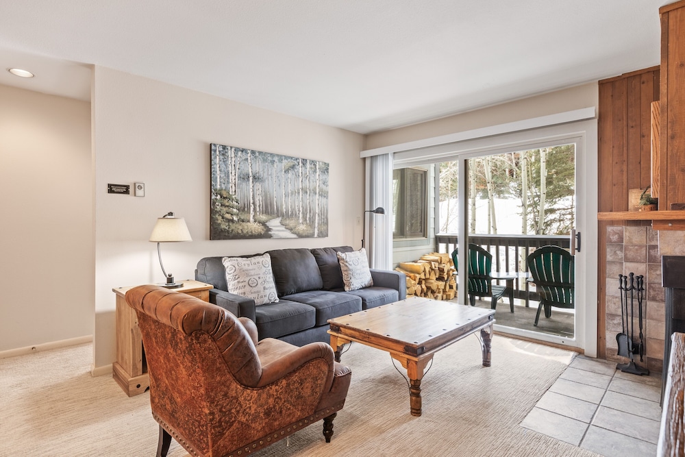 Condo, 2 Bedrooms